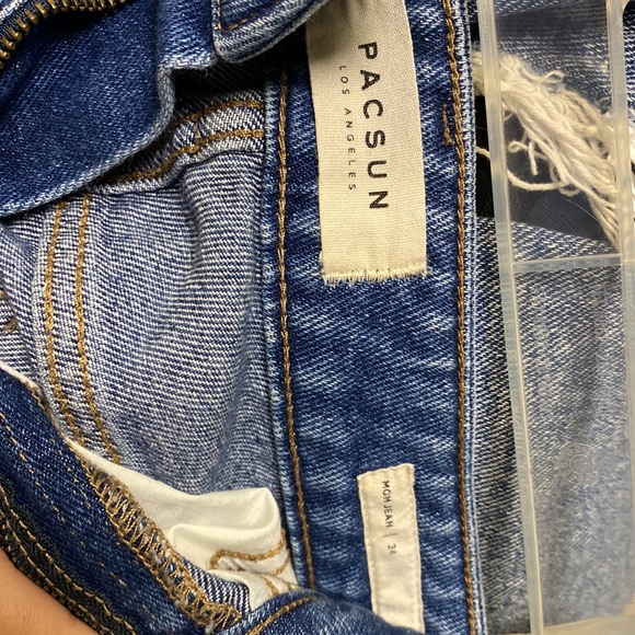 Pacsun, Size:24, Medium Wash Ripped Mom Jeans - Picture 3 of 3